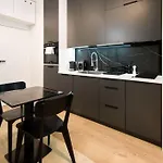 Daire Modern Next To Train Station *