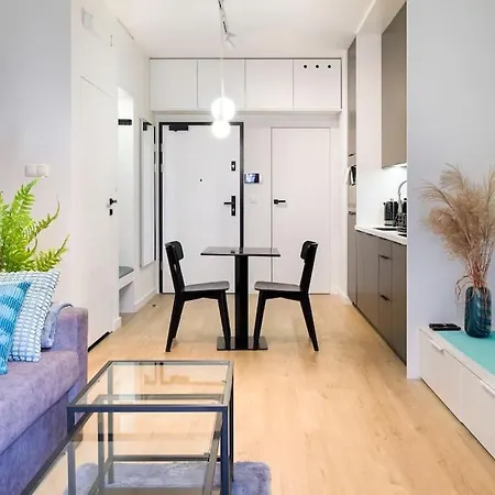 Modern Next To Train Station קרקוב