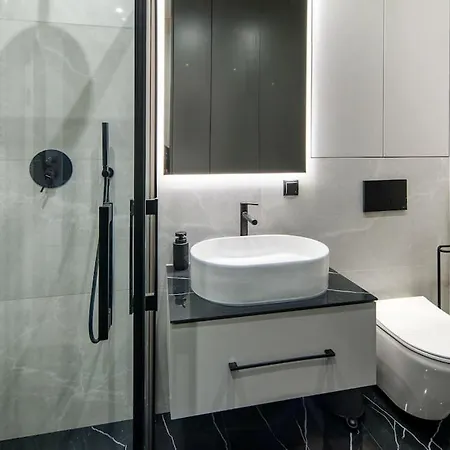 Modern Next To Train Station Apartamento