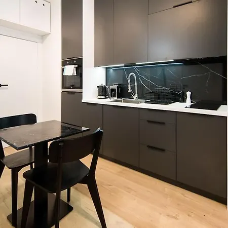 דירה Modern Next To Train Station *