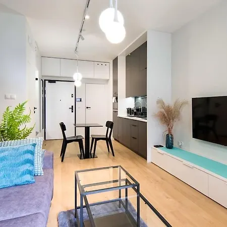 Apartment Modern Next To Train Station